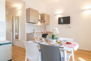 Dining - Dimora Anna - Beachfront Apartment (Bari)