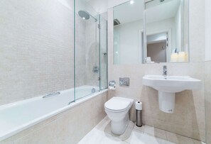 Hair dryer - Modern 2-Bedroom Apartment  in the Heart of Shoreditch (London)