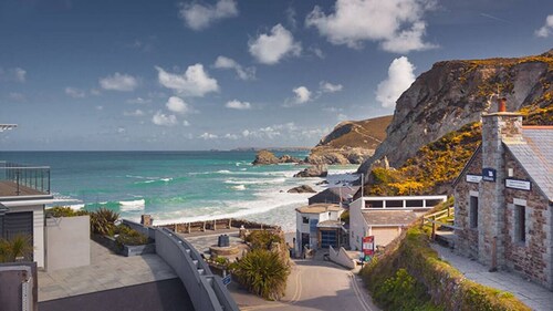 
Luxury Cornish Home, Modern Cabin, Central St.Agnes Village, Sleeps 8, Nr Beach