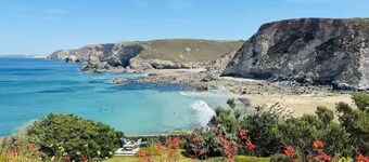 
Luxury Cornish Home, Modern Cabin, Central St.Agnes Village, Sleeps 8, Nr Beach