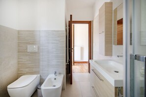 Dusche, Bidet