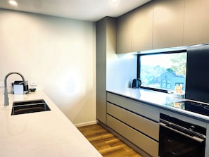 Micro-ondes, four, lave-vaisselle