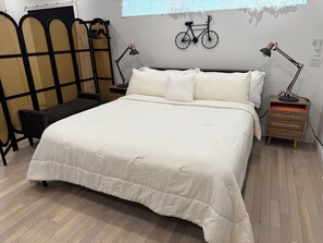 1 quarto, cofres nos quartos, escrivaninha