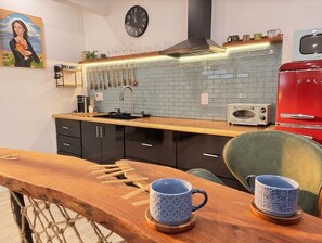 Fridge, microwave, oven, stovetop - Studio Havana, Peaceful riverside retreat. (Highlands)