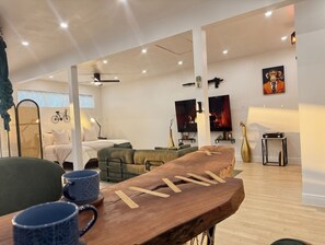 Interior - Studio Havana, Peaceful riverside retreat. (Highlands)