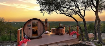 LUXURY HILLTOP ESTATE | 15 BEDS | POOL, SPA, SAUNA, FIRE PIT, POOL TABLE | 15 Mins to DT Austin