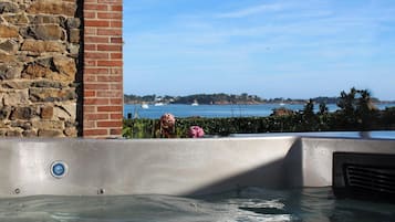 Baignoire à remous extérieure