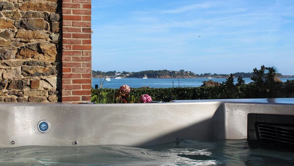 Bồn tắm spa ngoài trời