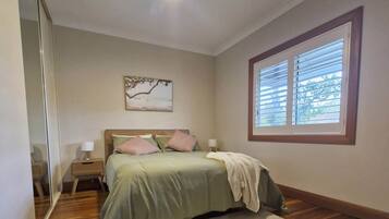 3 chambres, fer et planche Ă repasser, Wi-Fi, draps fournis