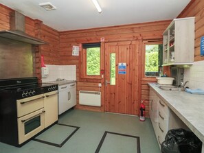 Cookware/dishes/utensils - Shore Lodge Brodick Castle (Isle of Arran)