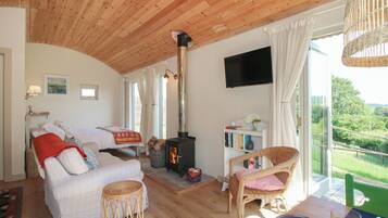 1 bedroom, individually decorated, individually furnished, free WiFi