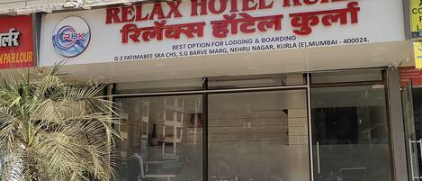 Vista frontal de la propiedad