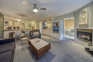 Televisión y chimenea 