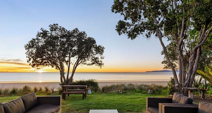 Beachfront Bliss, Parapara. Stunning beachfront home. Family and pet friendly.