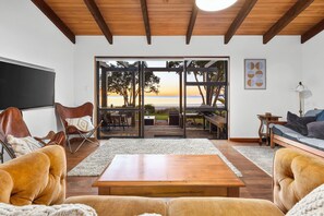 TV, fireplace - Beachfront Bliss, Parapara. Stunning beachfront home. Family and pet friendly. (Parapara)