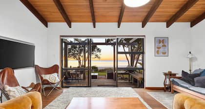 Beachfront Bliss, Parapara. Stunning beachfront home. Family and pet friendly.