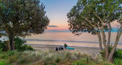 Beachfront Bliss, Parapara. Stunning beachfront home. Family and pet friendly.