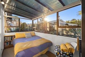 2 bedrooms, iron/ironing board, WiFi, bed sheets - Beachfront Bliss, Parapara. Stunning beachfront home. Family and pet friendly. (Parapara)