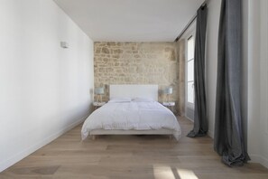 1 bedroom, iron/ironing board, internet, bed sheets - Charm & design in the heart of the 2nd arrondissement (Paris)