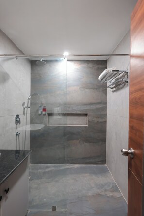 Deluxe Room | Bathroom