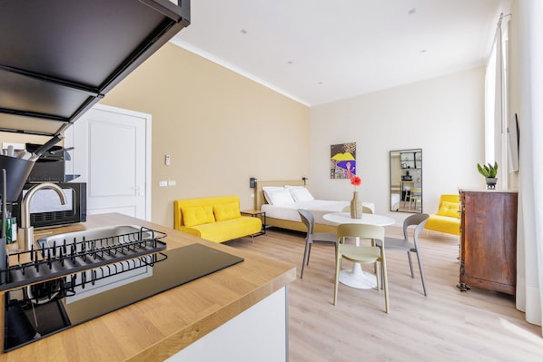 Deluxe Studio | Living area | TV - Terrazze tra i musei – rooms and studios (Naples)