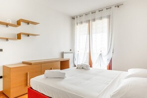 2 slaapkamers, een strijkplank/strijkijzer