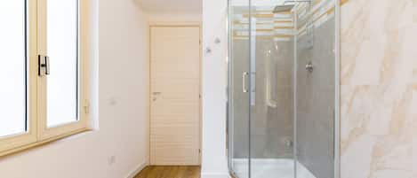 شقة (2 Bedrooms) | حمام | تجهيزات دش، مراحيض شطف