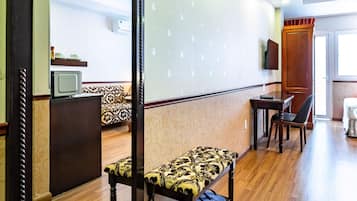 Ropa de cama de alta calidad, minibar, escritorio y wifi gratis