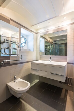 Apartment (1 Bedroom) | Bathroom