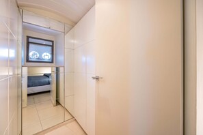 公寓 (1 Bedroom) | 1 多间卧室、笔记本电脑工作区、床单