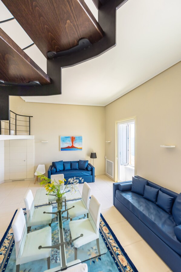 アパートメント (1 Bedroom) | リビング エリア | テレビ