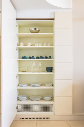 公寓 (1 Bedroom) | 1 多间卧室、笔记本电脑工作区、床单