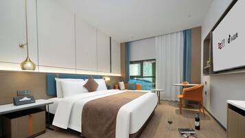 Kahden hengen standard-huone (kaksi sänkyä) | Yksilöllisesti kalustettu, työpöytä