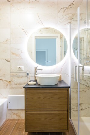 Apartment (1 Bedroom) | Bathroom