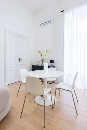 Apartment (1 Bedroom) | Living area | TV - Blu Suite by Napoliapartments (Naples)