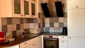 Kühlschrank, Ofen, Herdplatte, Geschirrspüler