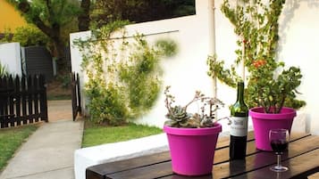 Deluxe Cottage, 1 Katil Ratu (Queen), Haiwan Kesayangan Dibenarkan, Garden View | Teres/patio