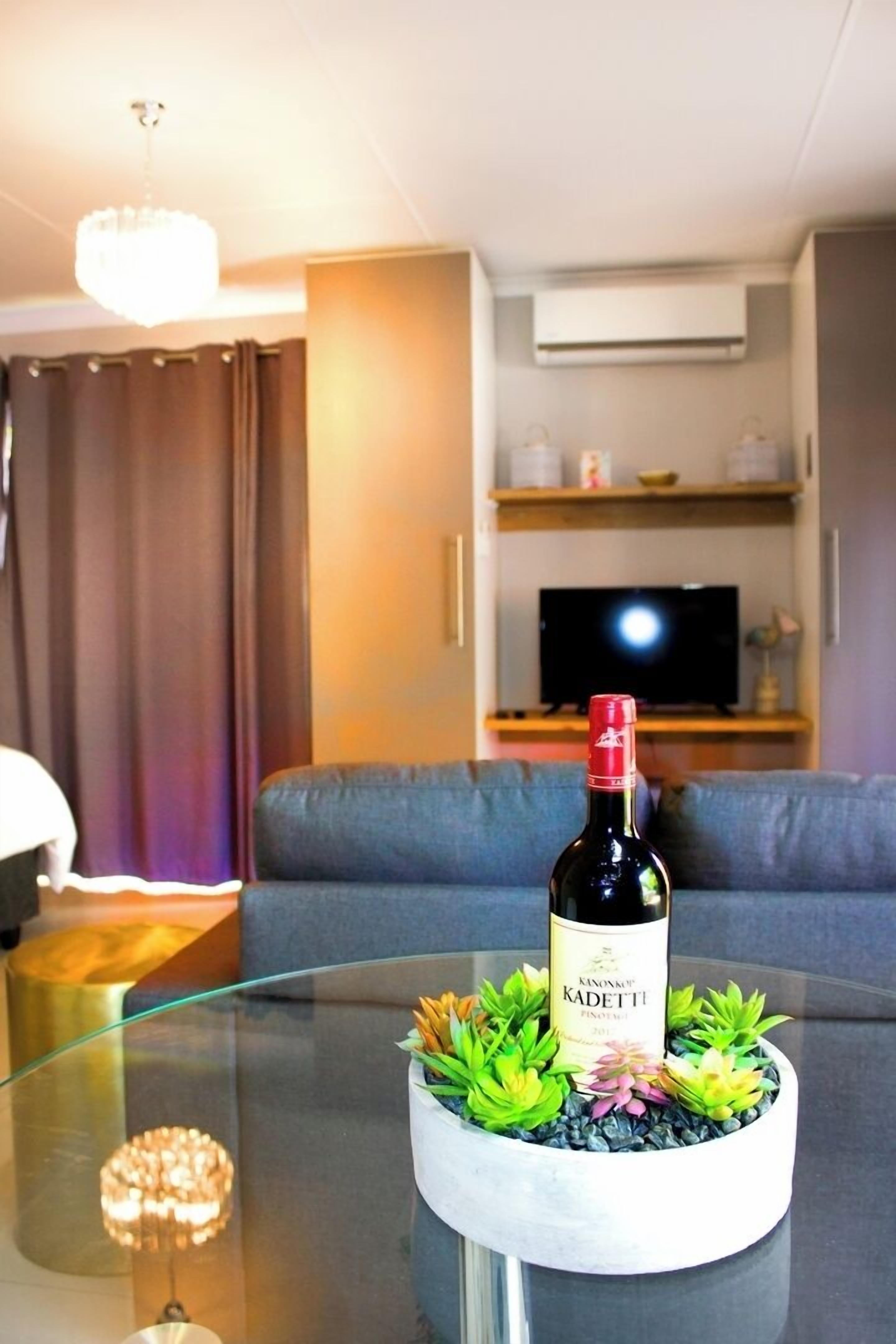 Cottage Ekonomi, pemandangan halaman | Area keluarga | Smart TV 32-inci dengan saluran TV digital dan Netflix