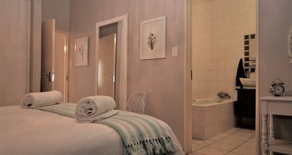 Madison House & Cottages