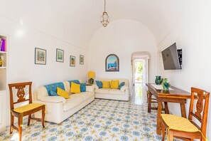 Villa (3 Bedrooms) | Living area | 32-inch TV with cable channels - Capri Turquoise by Napoliapartments (Capri)