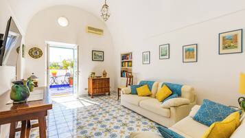 Villa (3 Bedrooms) | Living area