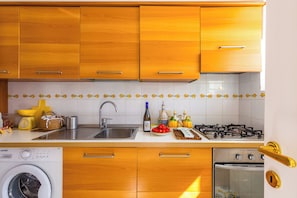 Villa (3 Bedrooms) | Cuisine privée | Micro-ondes, four, machine à expresso
