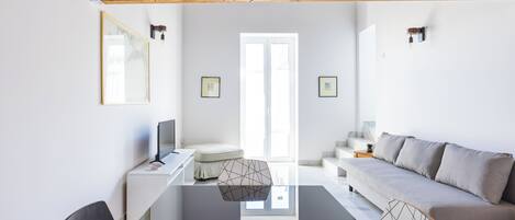 Appartement (1 Bedroom) | Coin séjour | Télévision