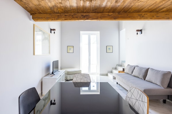 Appartement (1 Bedroom) | Coin séjour | Télévision