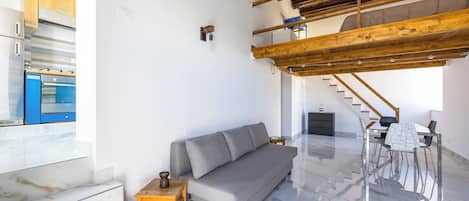 Apartemen (1 Bedroom) | Area keluarga | TV