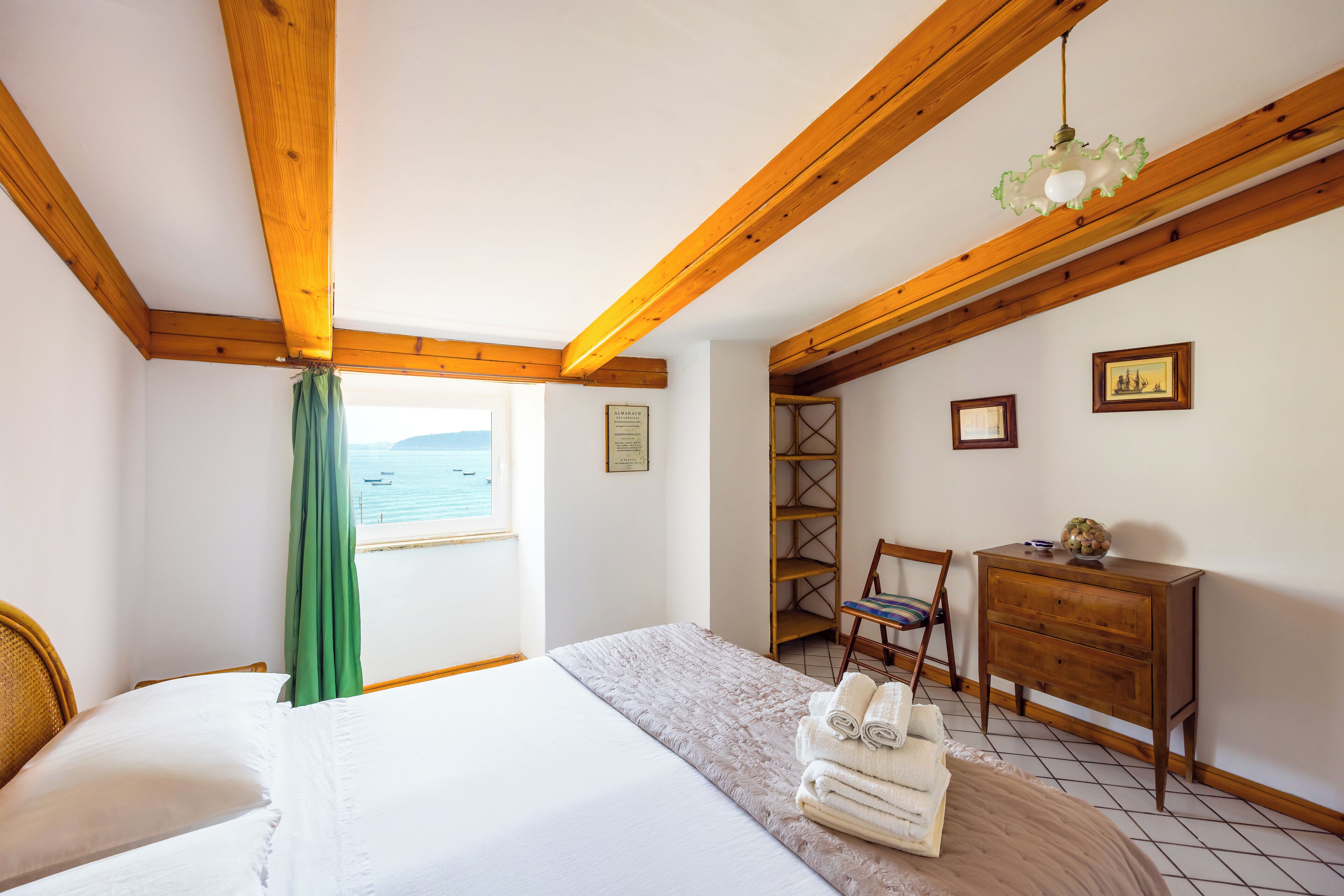 Apartamento (3 Bedrooms) | 3 quartos, espaço de trabalho para notebook, roupa de cama