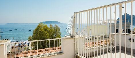 Lejlighed (3 Bedrooms) | Terrasse/gårdhave