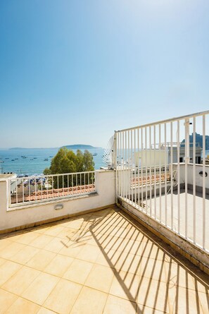 Apartment (3 Bedrooms) | Terrace/patio