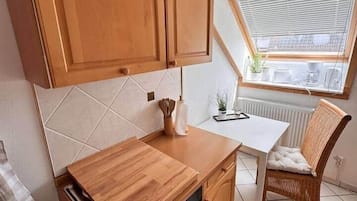 Cafetera i tetera, placa de cuina i rentaplats