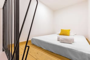 Apartment (2 Bedrooms) | 2 bedrooms, laptop workspace, bed sheets